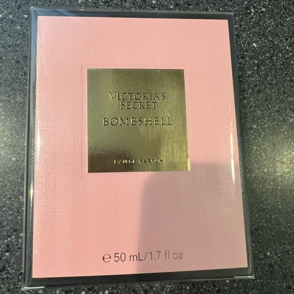 Victoria's Secret Bombshell Parfum - Picture 1 of 2